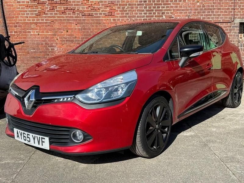 Used Renault Clio IV Dynamique 90 HP (66 kW) 2015 Red Hatchback