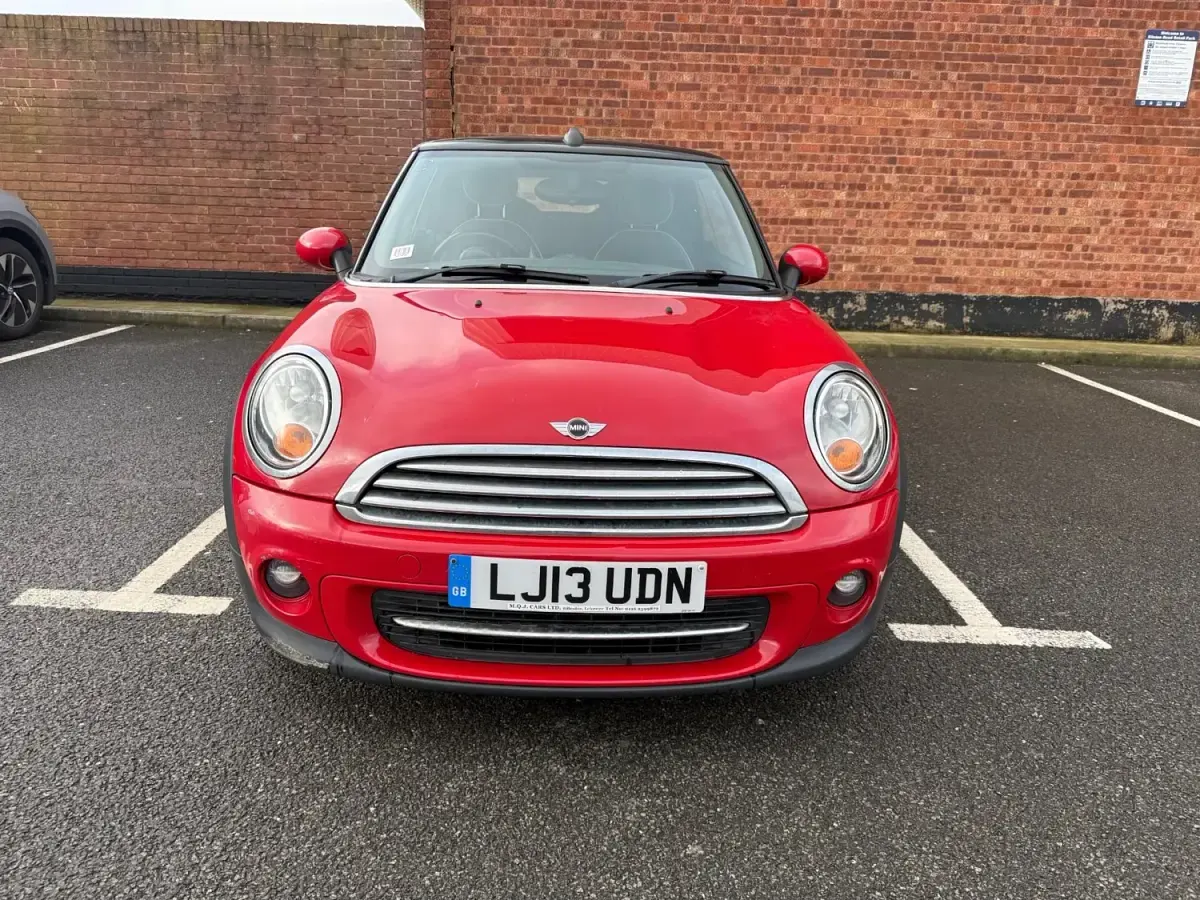 Usado Mini Cooper Cabriolet 122 HP (89 kW) 2013 Vermelho Cabrios