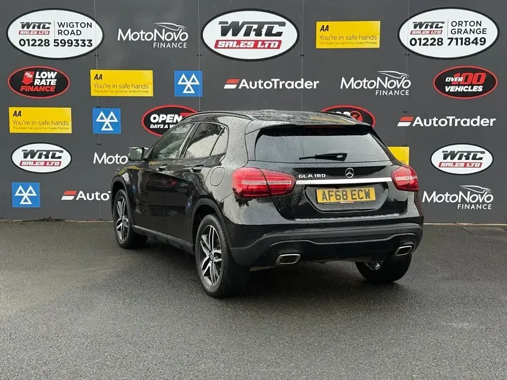Usado Mercedes GLA180 Urban 122 HP (89 kW) 2018 Preto SUV