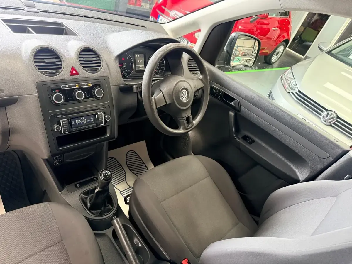 Used VW Caddy 102 HP (75 kW) 2015 Red MPV