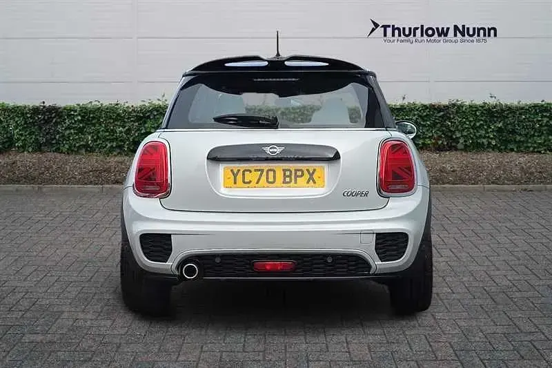 Usado Mini Cooper Hatch 136 CV (100 kW) 2020 Plateado Utilitario