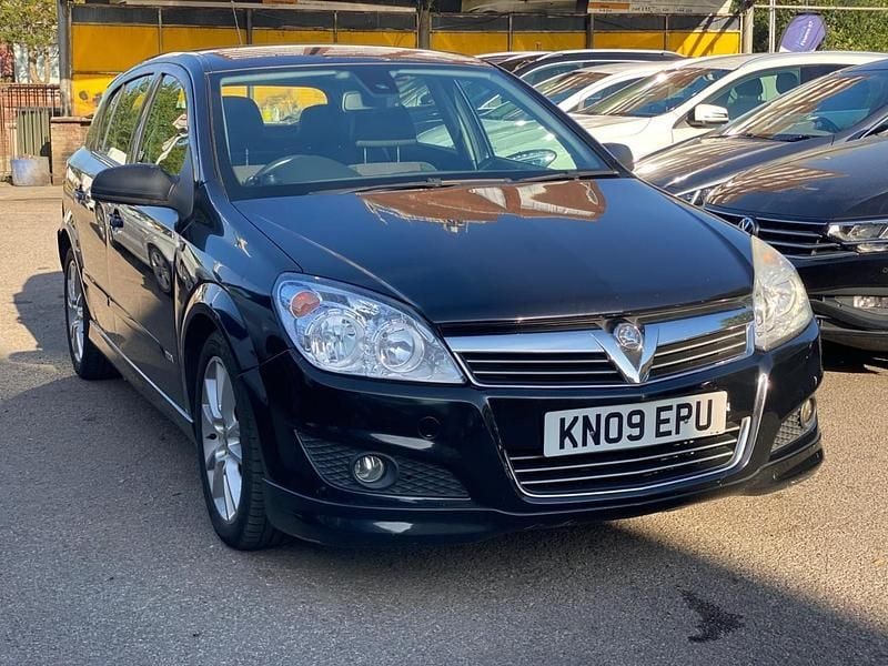 Black Used 2009 Vauxhall Astra Design Edition Hatchback | £999 (Good price) - Image 1/4