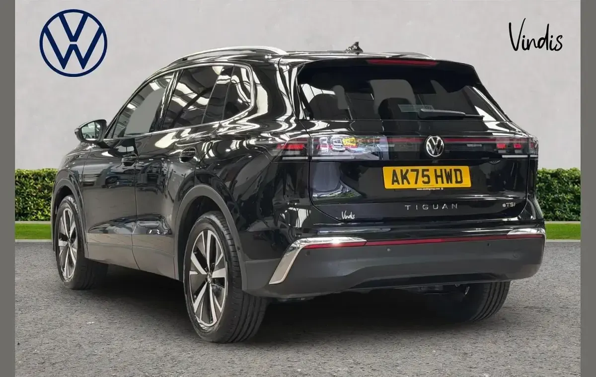 Used VW Tiguan Elegance 147 HP (108 kW) 2025 Black SUV
