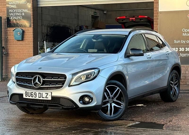 Used Mercedes GLA180 Urban 122 HP (89 kW) 2019 Silver SUV