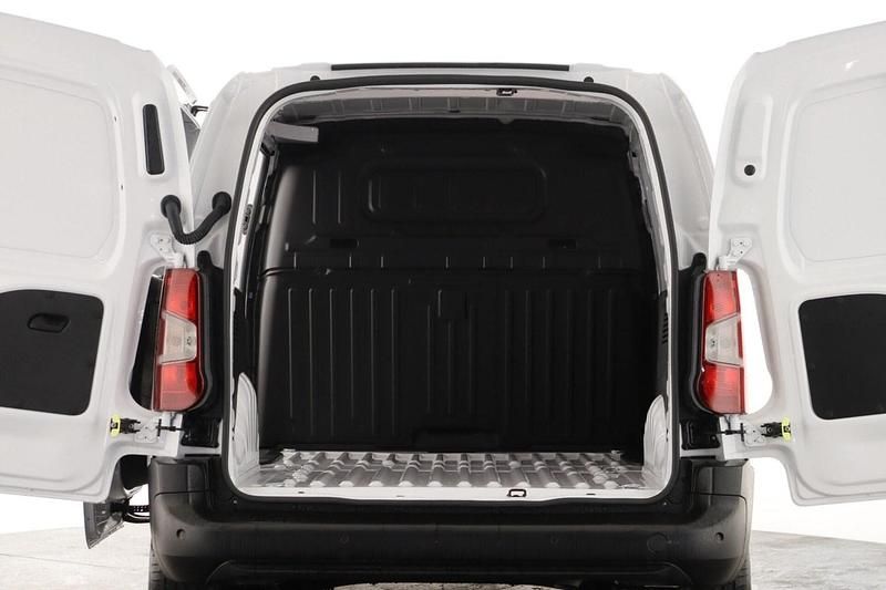 New Peugeot Partner 131 HP (96 kW) 2025 White MPV