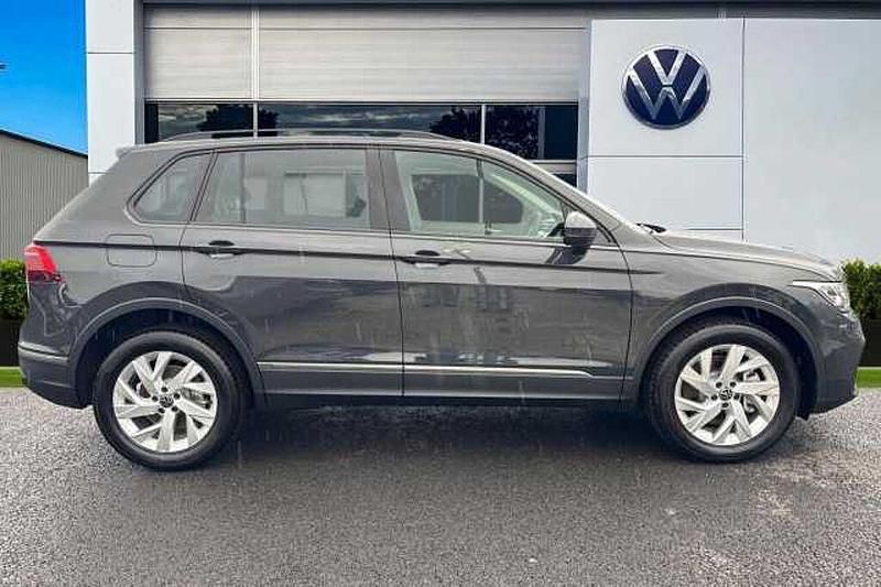 New VW Tiguan Life 245 HP (180 kW) 2025 Grey SUV