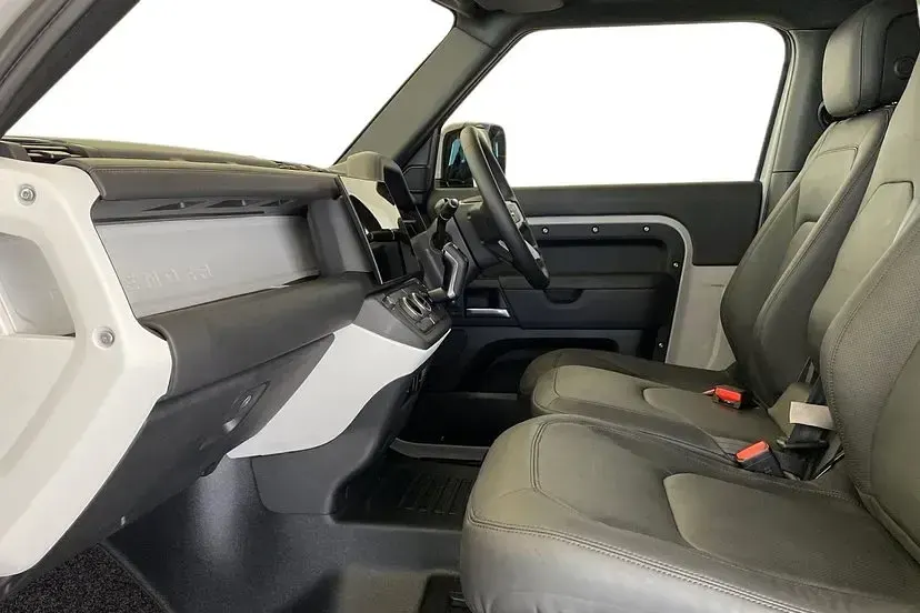 New Land Rover Defender SE Dynamic 246 HP (180 kW) 2026 Borasco grey SUV