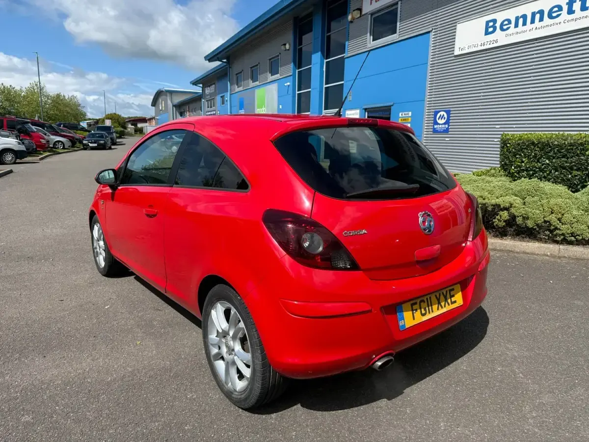 Używany Vauxhall Corsa Excite 100 KM (73 kW) 2011 Czerwony Hatchback