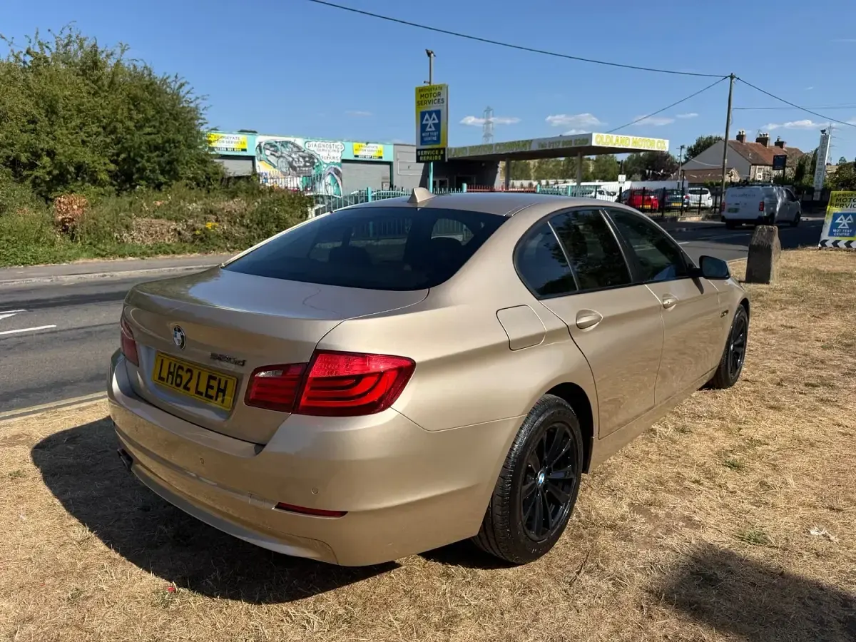 Used BMW 520 Comfort Edition 190 HP (139 kW) 2012 Gold Sedan