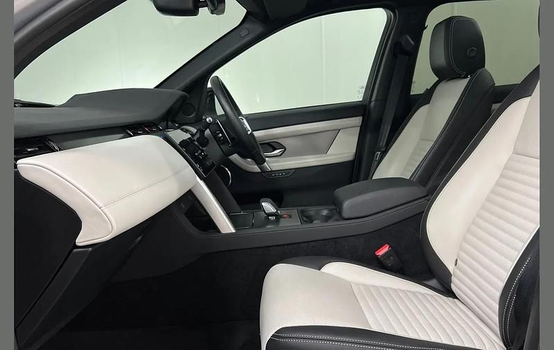Used Land Rover Discovery Sport HSE Dynamic 200 HP (147 kW) 2025 Silver SUV
