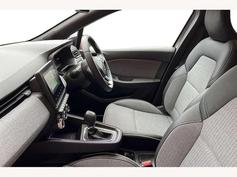 Used Renault Clio V Techno 145 HP (106 kW) 2023 Shadow grey Hatchback