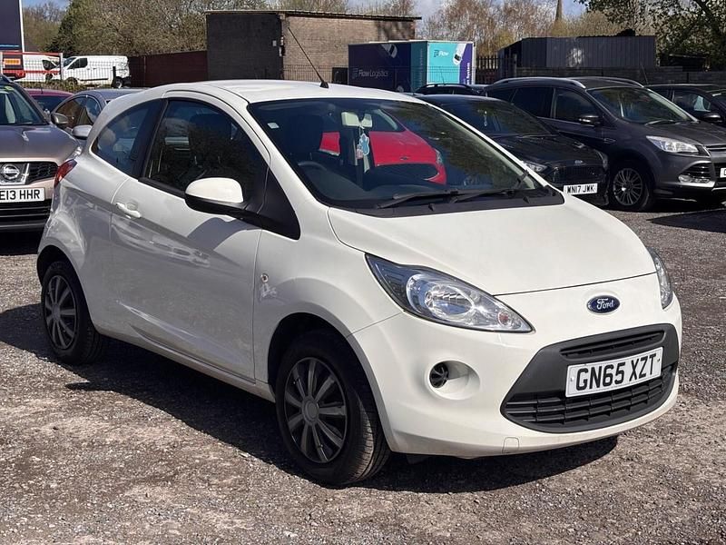 Used Ford Ka 69 HP (50 kW) 2015 White Hatchback