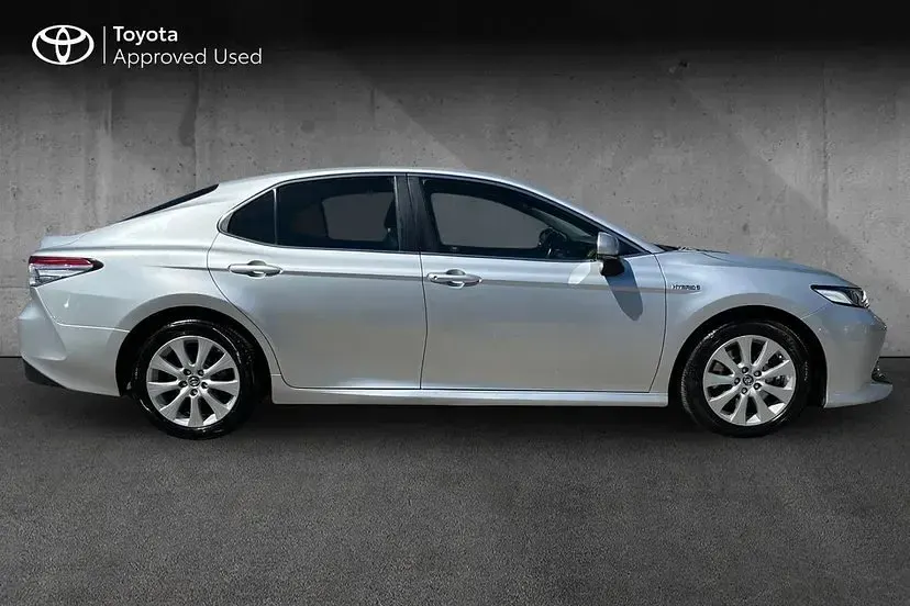 Used Toyota Camry Design 218 HP (160 kW) 2019 Silver Sedan