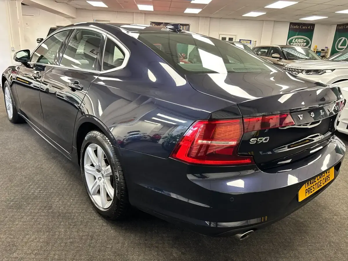 Used Volvo S90 Momentum 190 HP (139 kW) 2018 Blue Sedan