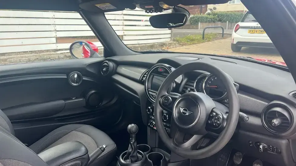 Used Mini Cooper Classic 136 HP (100 kW) 2018 Red Hatchback