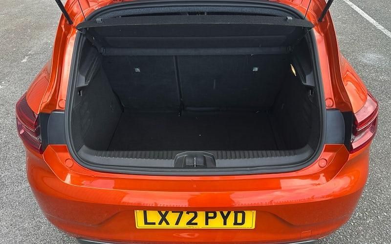 Used Renault Clio V RS Line 90 HP (66 kW) 2023 Orange Hatchback