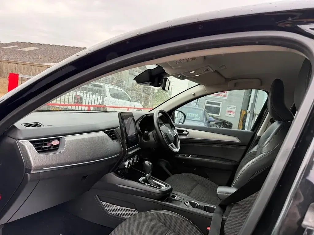 Used Renault Arkana Version S 145 HP (106 kW) 2022 Black SUV