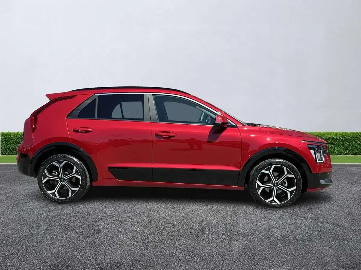 Used Kia Niro 2025 Red SUV