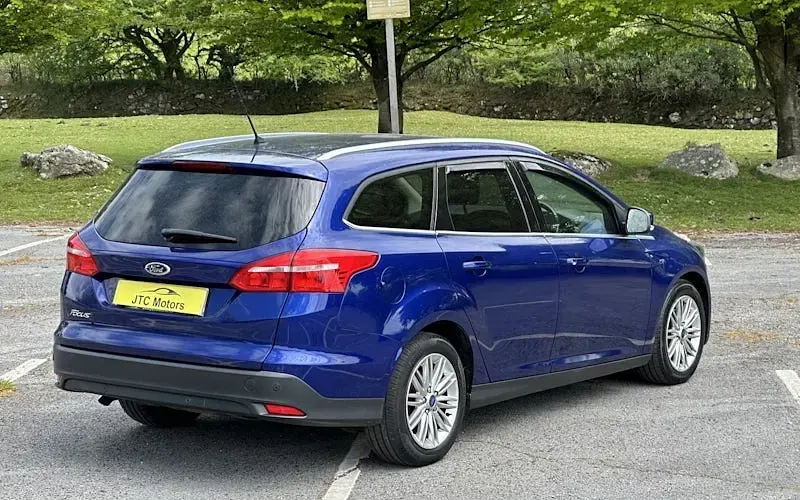 Usado Ford Focus Zetec 120 HP (88 kW) 2017 Azul Carrinha