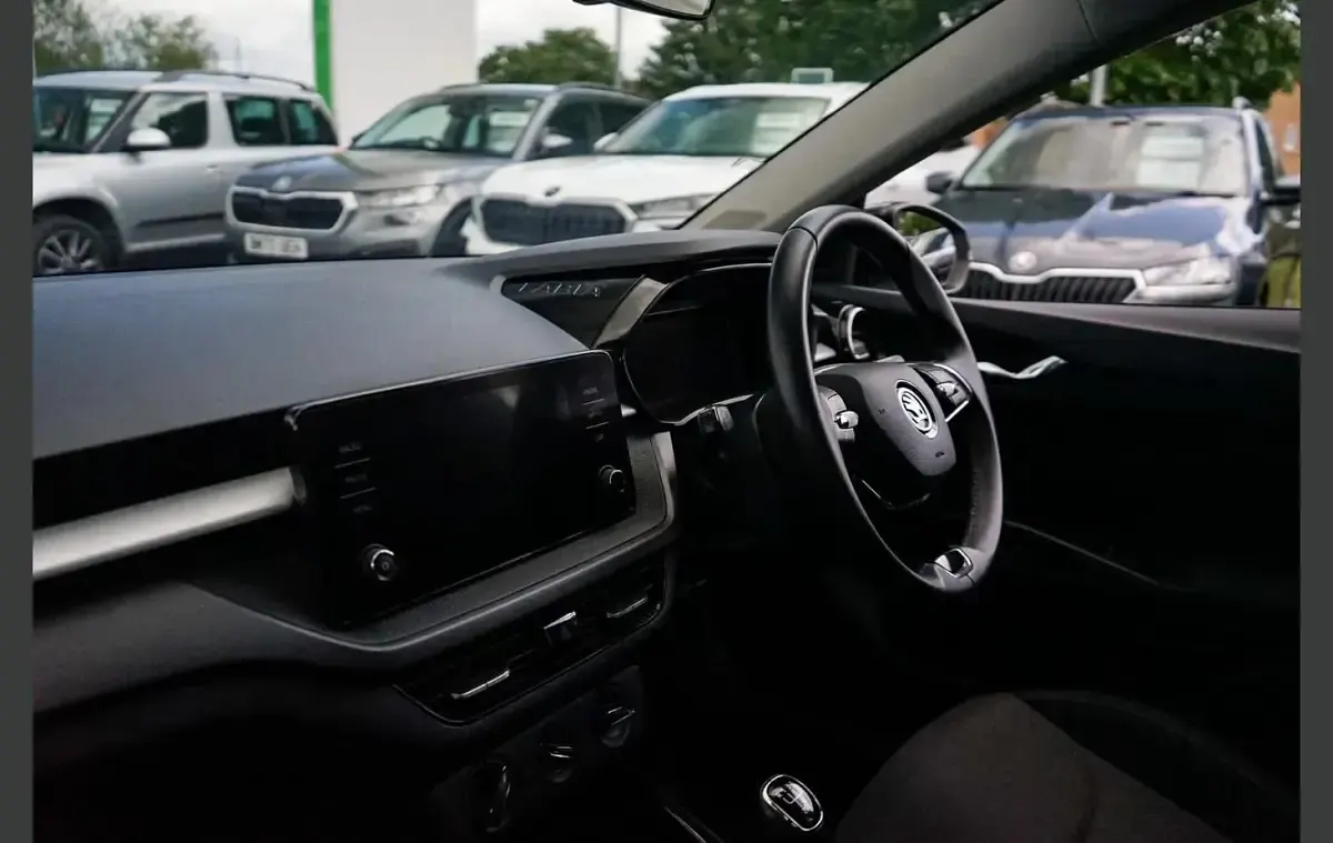 Used Skoda Fabia Colour Edition 94 HP (69 kW) 2023 White Hatchback