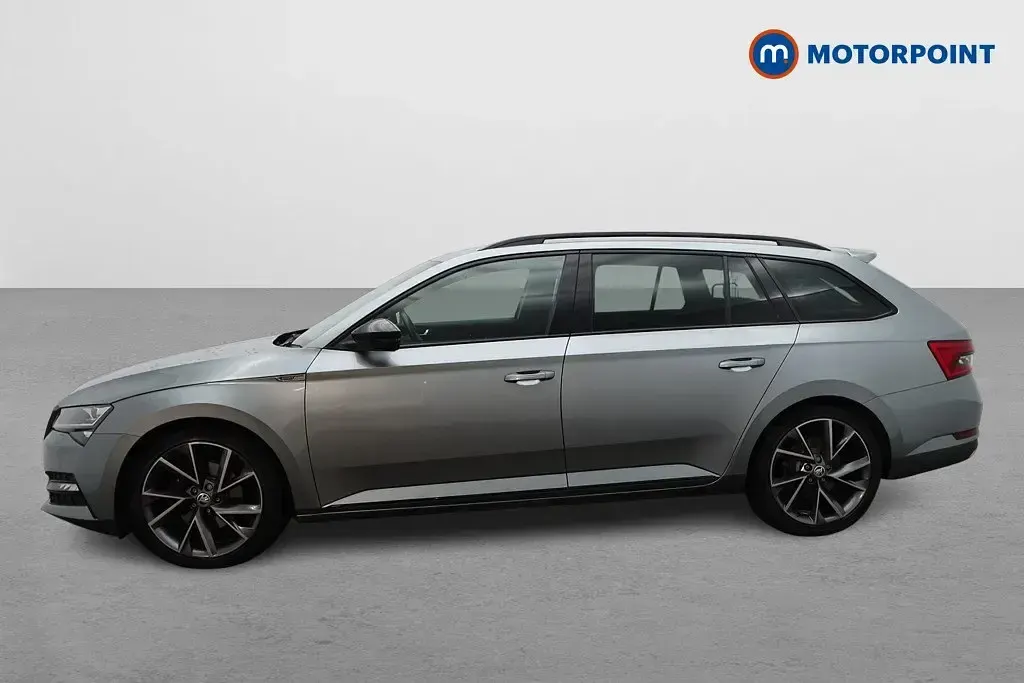 Usado Skoda Superb SportlinePlus 2020 Gris Familiar