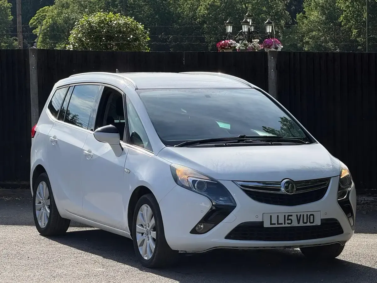 Used Vauxhall Zafira 170 HP (125 kW) 2015 White MPV