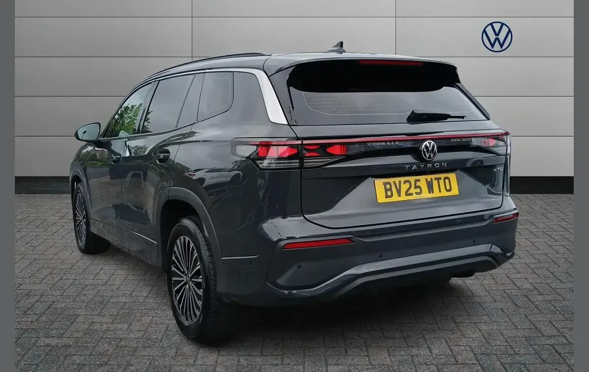 Usado VW Tayron Life 147 HP (108 kW) 2025 Cinzento SUV