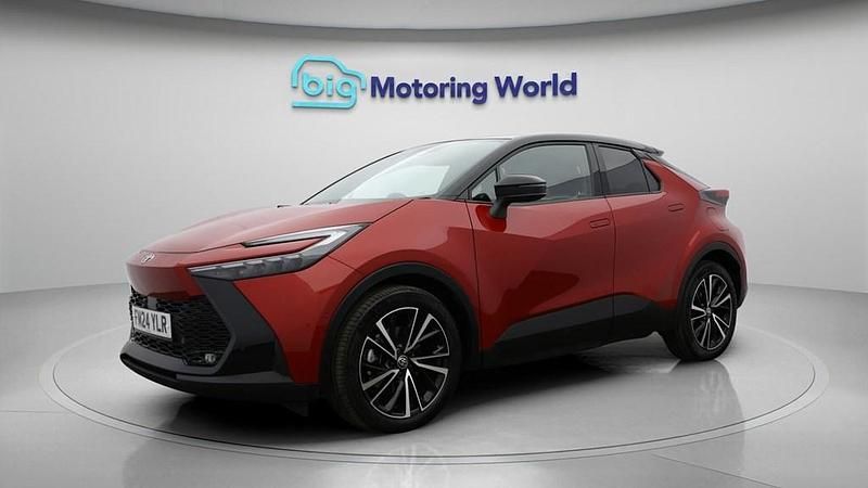 Used Toyota C-HR 223 HP (164 kW) 2024 Red SUV