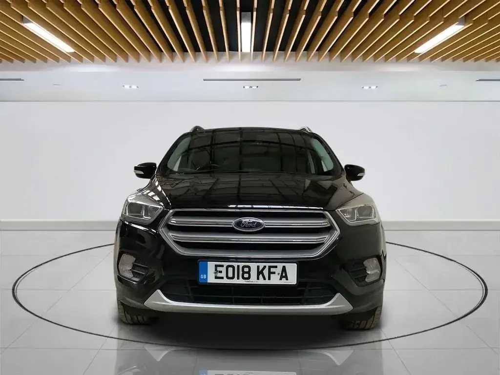 Usado Ford Kuga Titanium 150 HP (110 kW) 2018 Preto SUV