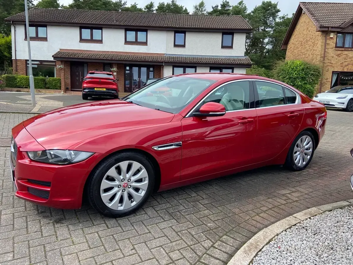 Used Jaguar XE Prestige 163 HP (119 kW) 2017 Red Sedan