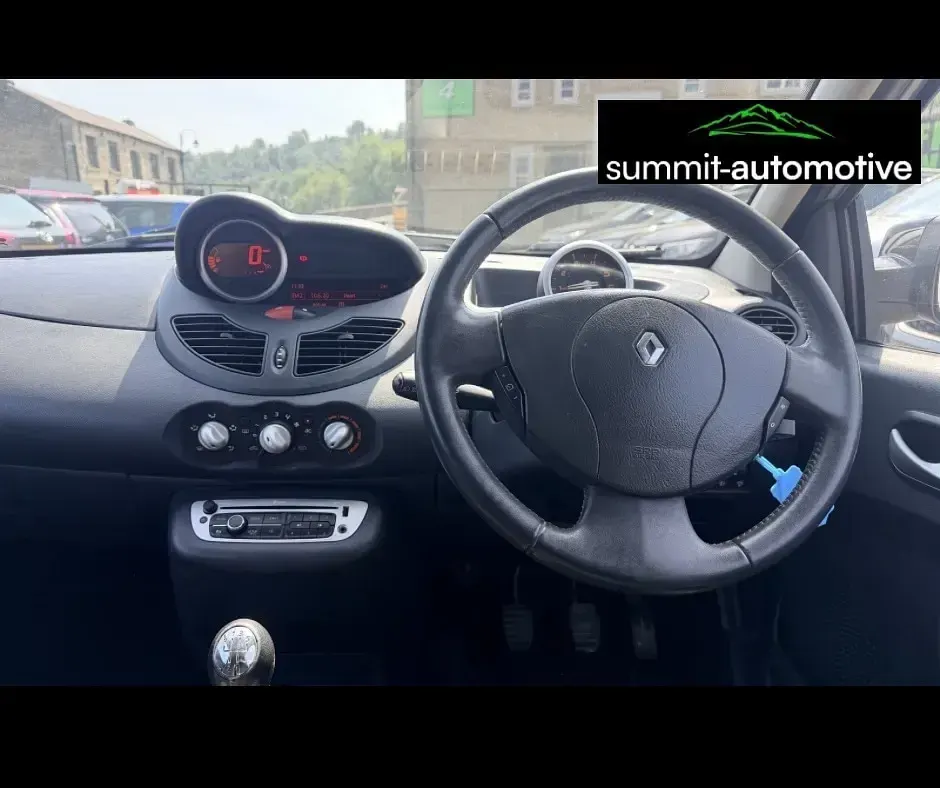 Used Renault Twingo Dynamique 75 HP (55 kW) 2013 Silver Hatchback