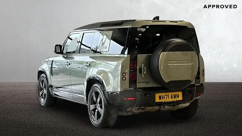 Used Land Rover Defender SE Dynamic 2021 Pangea green SUV