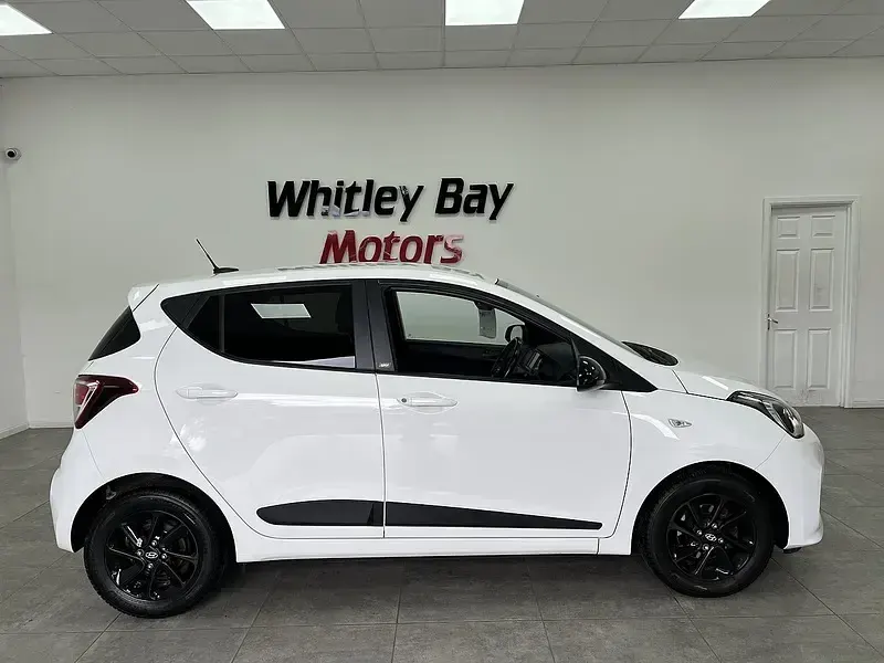 Used Hyundai i10 GO! 67 HP (49 kW) 2018 White Hatchback