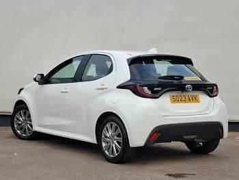 Used Toyota Yaris Hybrid 116 HP (85 kW) 2023 White Hatchback