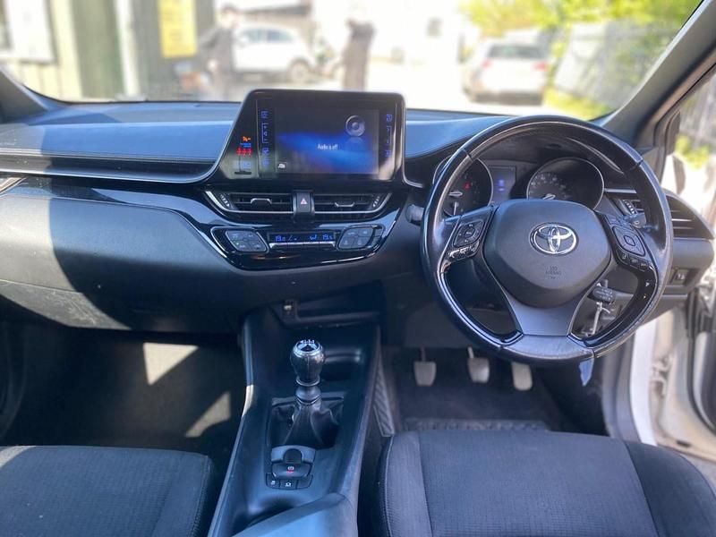 Second-hand Toyota C-HR 116 CP (85 kW) 2017 Alb SUV