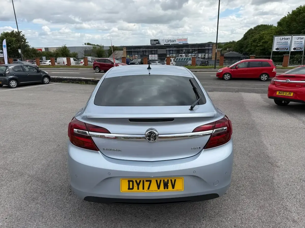 Used Vauxhall Insignia SRi 136 HP (100 kW) 2017 Silver Hatchback