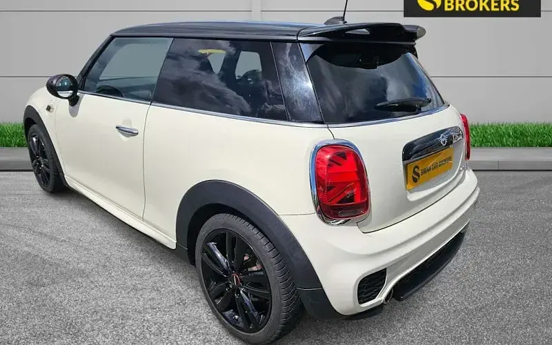 Used Mini Cooper Hatch 136 HP (100 kW) 2018 White Hatchback