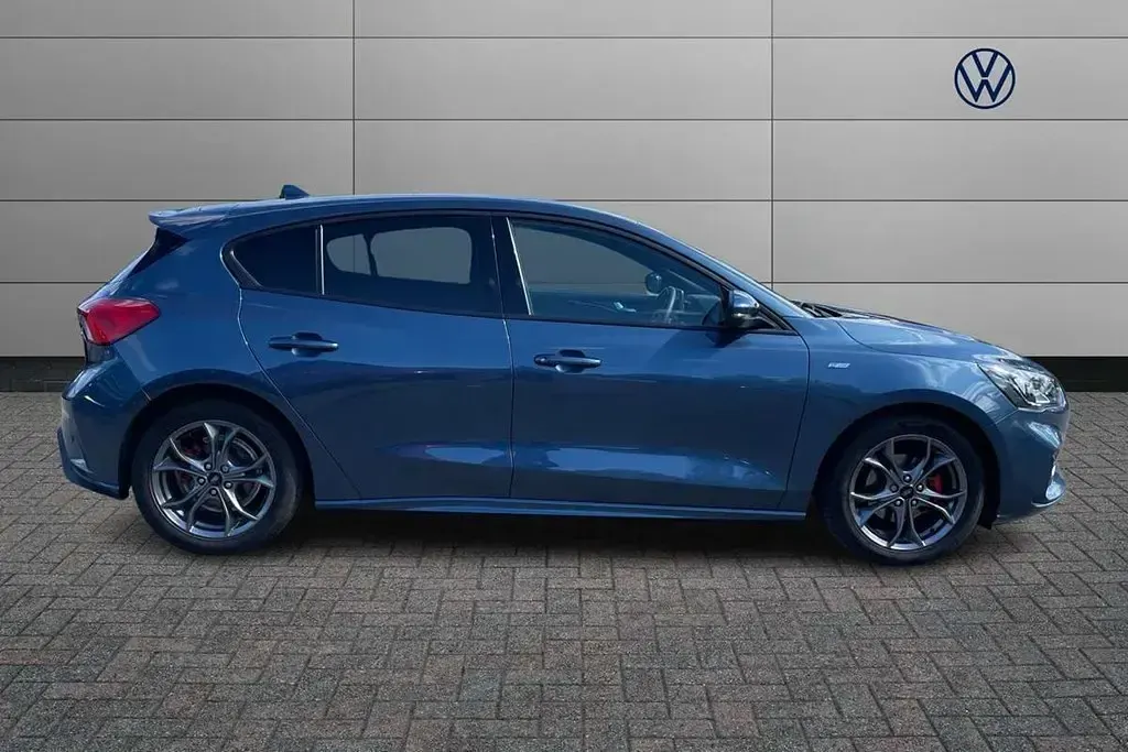 Gebraucht Ford Focus ST-Line 123 PS (90 kW) 2022 Blau Kleinwagen