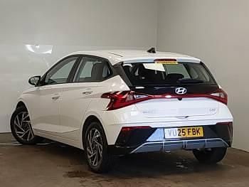 Used Hyundai i20 Advanced 100 HP (73 kW) 2025 White Hatchback
