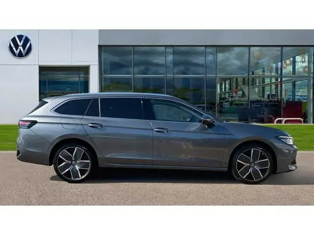 Used VW Passat Elegance 150 HP (110 kW) 2026 Diabase grey metallic Estate