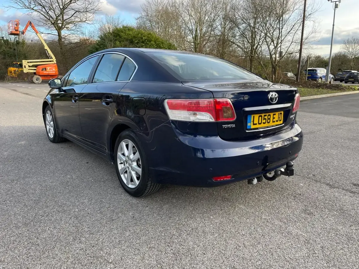 Usado Toyota Avensis 146 CV (107 kW) 2009 Azul Berlina