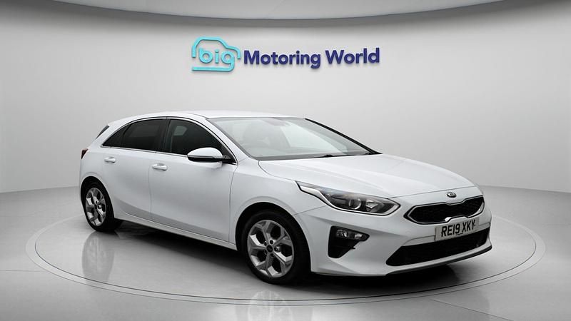 Used Kia Ceed 116 HP (85 kW) 2019 White Hatchback