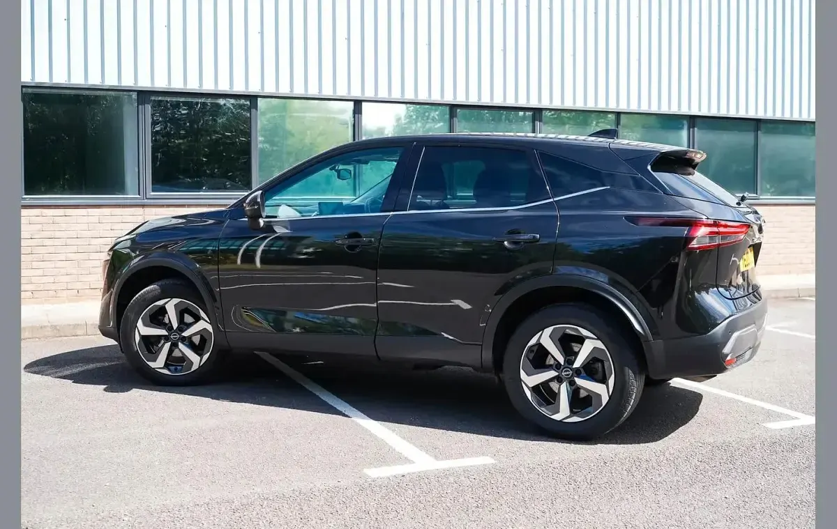 Used Nissan Qashqai N-Connecta 155 HP (114 kW) 2023 Black SUV