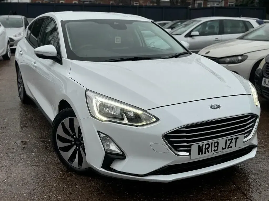 Used Ford Focus Zetec 125 HP (91 kW) 2019 White Hatchback