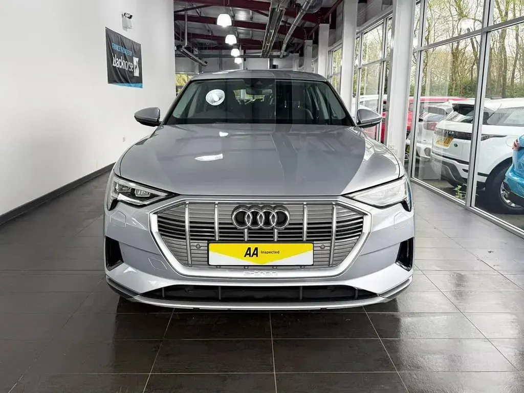 Używany Audi e-tron Advanced 230 kW (313 KM) 2020 Srebrny SUV