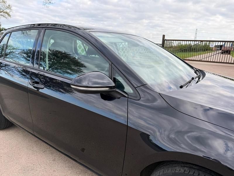 Second-hand VW Golf VII Edition 150 CP (110 kW) 2017 Negru Hatchback