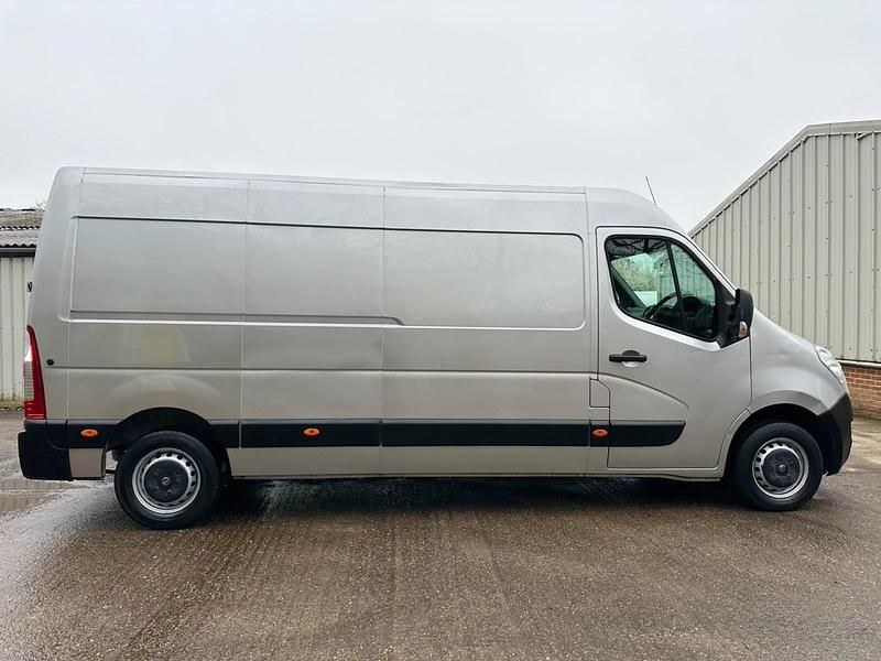 Used Vauxhall Movano 130 HP (95 kW) 2019 Silver MPV