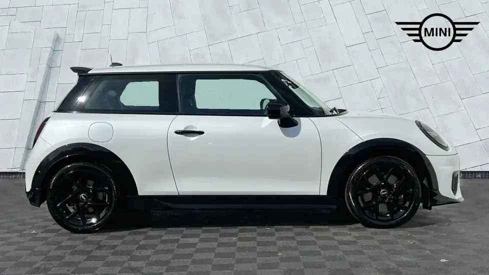 Used Mini Cooper Hatch 113 kW (154 HP) 2025 White Hatchback