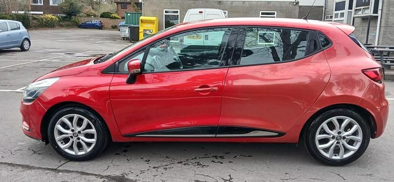 Used Renault Clio IV Dynamique 2017 Red Hatchback