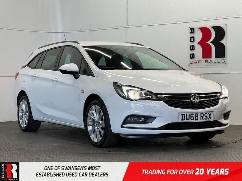 White Used 2018 Vauxhall Astra Design Edition Estate | £7,995 (Fair price) - Image 1/4